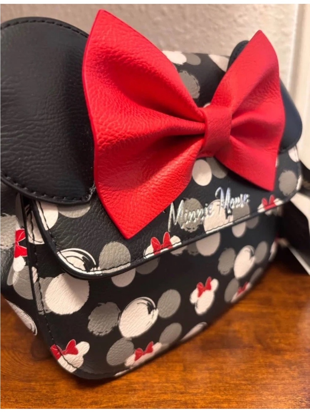 Disney x Loungefly Minnie Mouse Black & Red Crossbody Bag w/Chain Strap - Picture 4 of 4